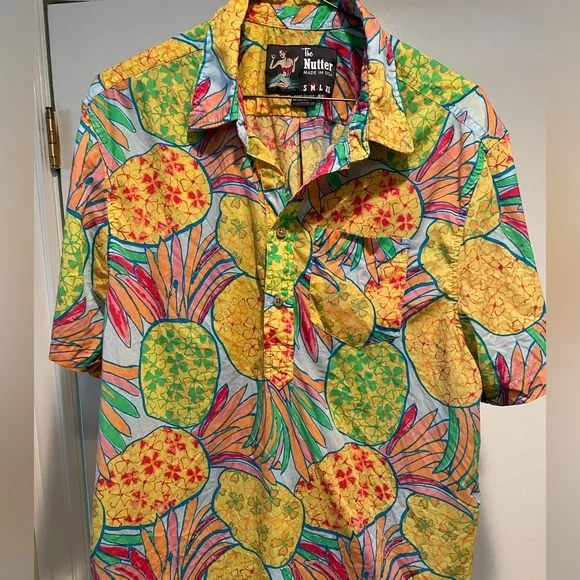 Chubbies Shenanigans Pineapple Print Short Sleeve Button Up Shirt Men Medium